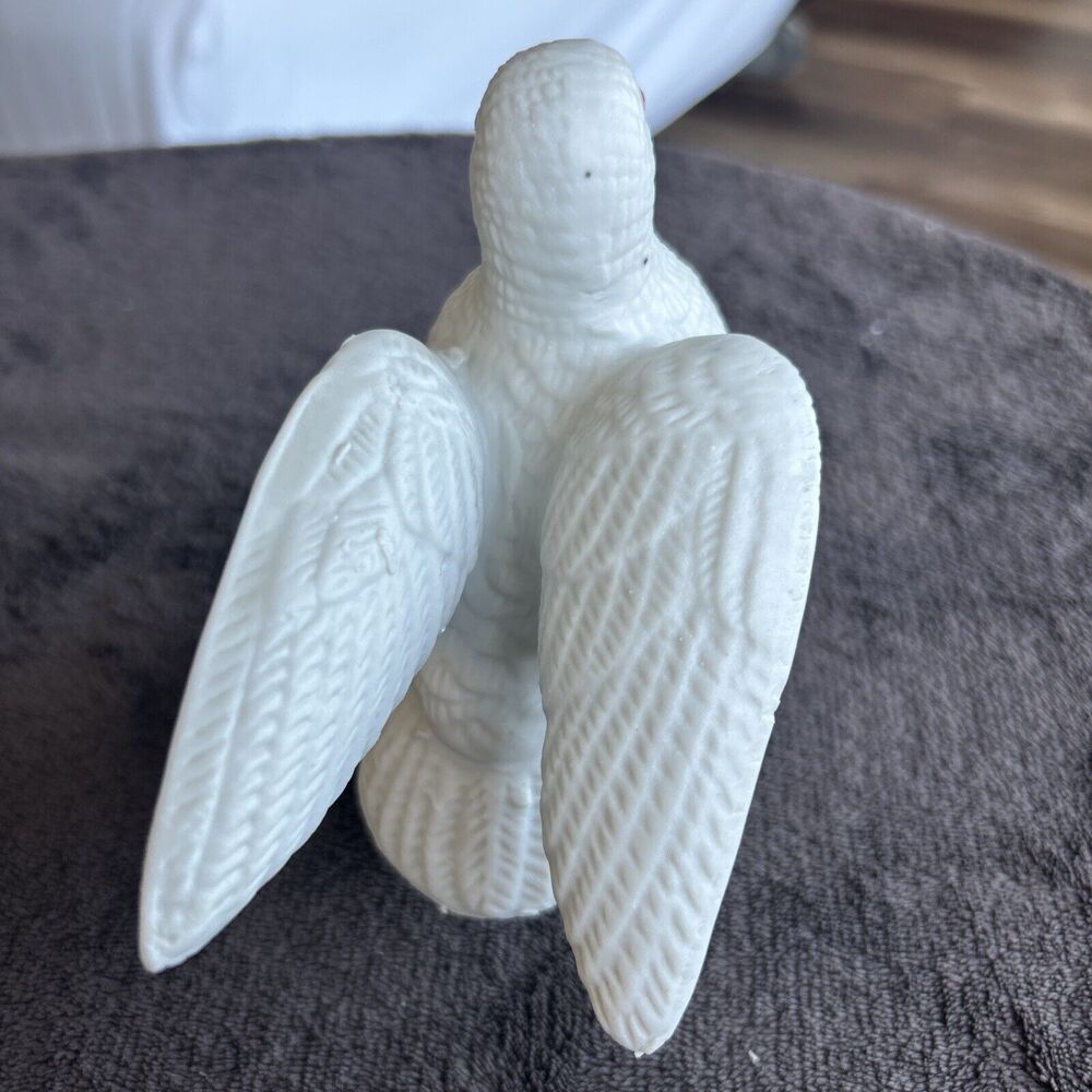 Vintage Royal Crown Porcelain Bisque Dove Figurine - Picture 3 of 5